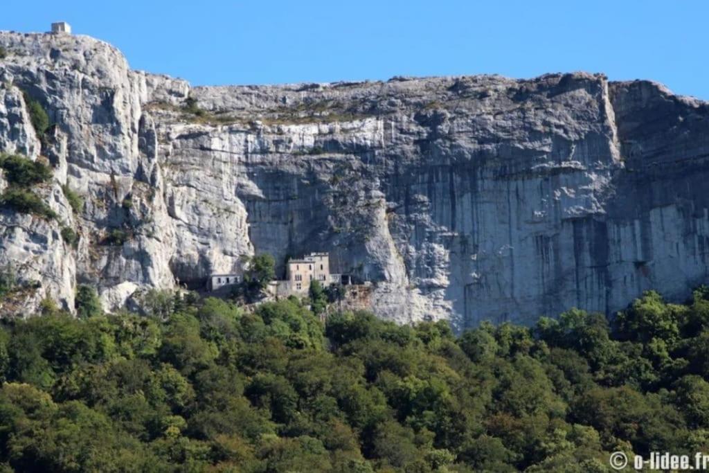 Lamaisonbleue Hébergement de vacances *